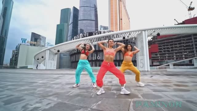 А МЫ ТАНЦУЕМ. Tout le monde danse