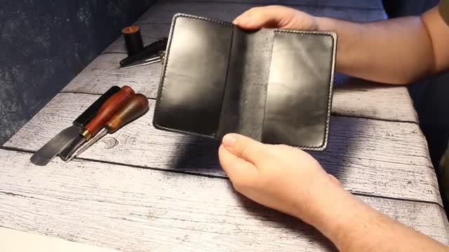 Обложка на паспорт из натуральной кожи. Ручная работа.