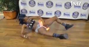 Задорная плясунья с горящей промежностью