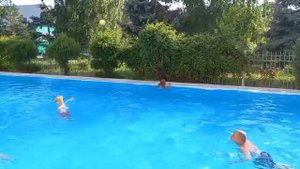 Прыжок в бассейн щучкой