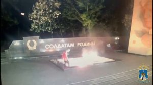 Ставропольские полицейские установили мужчину, который сжёг венки на мемориале «Вечный огонь»