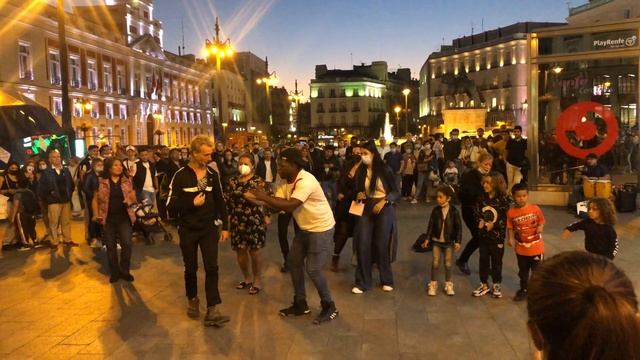 Street dances in Madrid - October 2021 - Уличные танцы в МАдриде - Октябрь 2021 смотреть онлайн