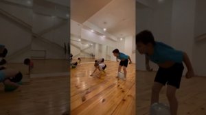 Набор из 18 упражнений с воздушным шариком.