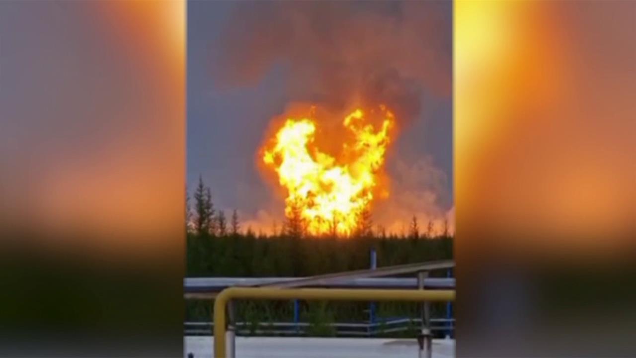 На одном из крупнейших в мире газовых месторождений под Уренгоем произошел пожар