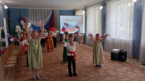 Вход детей - Танец «Мы дети твои, Россия!» МБДОУ "Амвросиевский детский сад №2 "Светлячок"