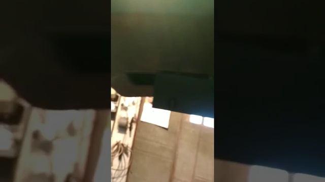 Как открыть заблокированный\заклиненный замок задней двери изнутри Фольксвагена Туран 2007.