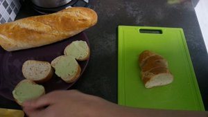 Закуска на праздничный стол: бутерброды с нежнейшей пастой из авокадо и красной рыбой