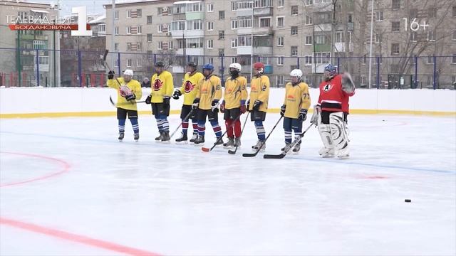 Первая игра на корте у второй школы смотреть онлайн