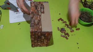 ЛЕСНОЙ ДОМИК ИЗ ЕЛОВЫХ ВЕТОЧЕК. ПОДЕЛКА В ДЕТСКИЙ САД. ДОМИК СВОИМИ РУКАМИ.