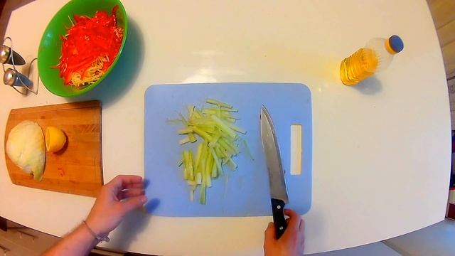 ВКУСНЕЙШИЙ ОВОЩНОЙ САЛАТ С СЕЛЬДЕРЕЕМ И ЯБЛОКОМ смотреть онлайн