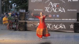 Зажигательный индийский танец