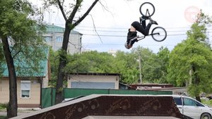 Соревнования по экстремальному виду спорта - BMX-фристайлу - прошли в городском скейт-парке