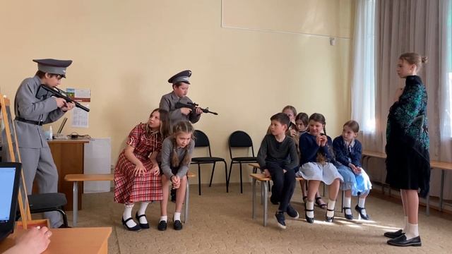 У классной доски. Лев Кассиль смотреть онлайн