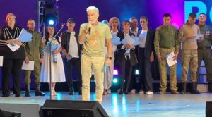 Газманов, Зара, Александр Добронравов на конкурсе: патриотические песни слушали стоя