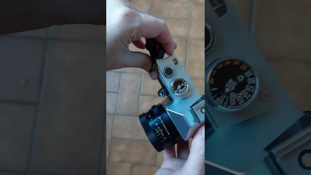 Praktica L2  - Multi Coating Pentacon auto 50mm F1.8 смотреть онлайн