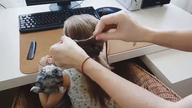 Трехминутная прическа для девочки (Three-minute hairstyle for a girl) смотреть онлайн