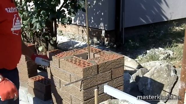 Технология кладки клинкерного кирпича в столбе - [© masterkladki]