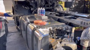 КАК ЗЕРКАЛО!! ПОЛИРОВКА АЛЮМИНИЕВОГО ТОПЛИВНОГО БАКА НА ФУРЕ SCANIA R450. ЭТАПЫ ПРОДЕЛАННОЙ РАБОТЫ