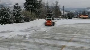 Bobcat S205_убирает снег.mp4