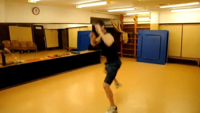 Разминка в движении. Смена стойки прыжком. Бян-Кин-До. смотреть онлайн