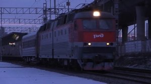Электровоз ЧС7-047 (ТЧЭ-1) с пассажирским вагоном.