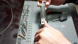 Вскрытие замка без ключа с помощью лиши HU100