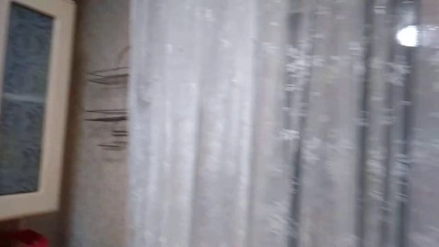 Как задекорировать прозрачное стекло шкафа