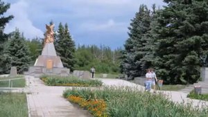 Памяти молодогвардейцев посвящяется