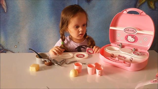 Хелло Китти Мини Кухня с 17 аксессуарами от Smoby смотреть онлайн