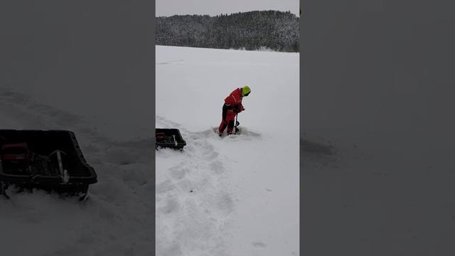 Drilling a hole with my Strikemaster 50v Lithium Lazer ice fishing auger.