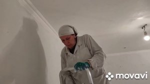 Грунт-краска потолочных галтелей, завершение грунтовки потолка под покраску