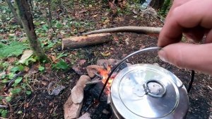 Строительство укрытия в лесу. Начало стен из брёвен.