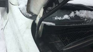 Установка газовых упоров капота на Mitsubishi Outlander 3