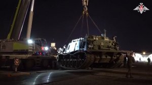 На выставочную экспозицию образцов трофейного вооружения и военной техники МО РФ на Поклонной горе