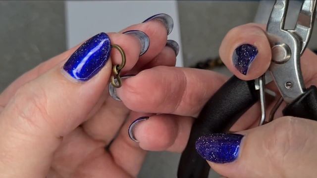 Серьги гвоздики своими руками. Зачем нам ЦАПОН лак? смотреть онлайн