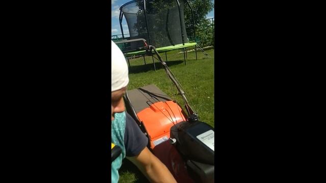 Газонокосилка Хускварна.mp4 смотреть онлайн