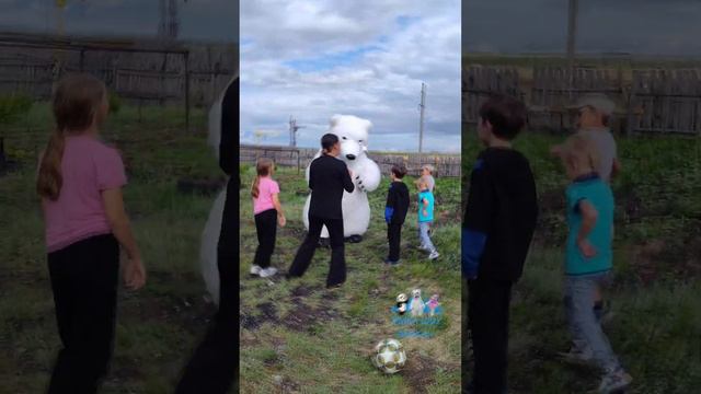 Белый медведь приехал в Белый Яр, что бы поздравить мальчика С Днём Рождения! Подарок от Мамы 🥰 смотреть онлайн