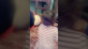Дети бесятся дома.