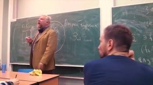 ПАХОМ читает лекцию на факультете ВысшихМатематиков в Санкт-Петербурге.