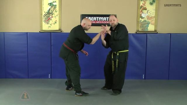 Handgun Defense Using Outside Wrist Lock - Tactical Hapkido Self Defense Series #4 смотреть онлайн