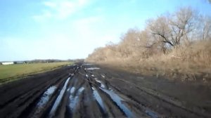 нива бездорожье после дождя в половодье очень большие лужи а ниве  по фиг