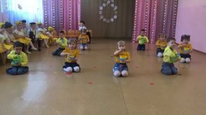 Танец с ведерками. Утренник 8 марта в средней группе.