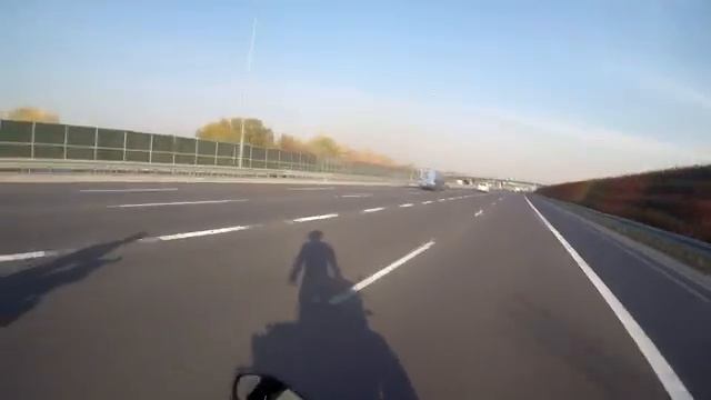 The Movie: Honda Hornet CB600F vs Aprilia Shiver 750! смотреть онлайн