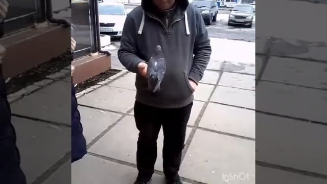 Очень необычное знакомство! Милота) Вот кому не нужен биометрический паспорт! Киев смотреть онлайн