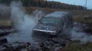 Хаммер Н2 почти сел в грязи,