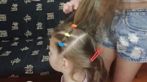 яркая, красивая и ооочень быстрая причёска для тех, кто не умеет заплетать