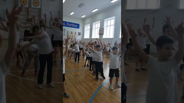 День здоровья в начальной школе. Разминка. смотреть онлайн