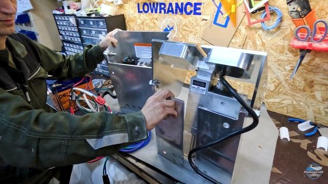 Сравнение двух американских электро- и гидро- подъемников CMC и PowerTrim & Tilt от Bob's Machine смотреть онлайн