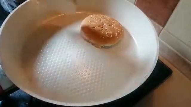 Рецепт бургера. Вкуснейший бургер всего за 10 минут.