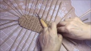 Салфетка овальная из газетных трубочек. Загибка обмотка